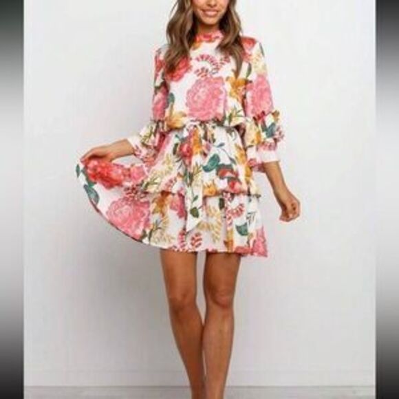 Dresses & Skirts - Boho floral print round neck layered ruffle hem mini dress